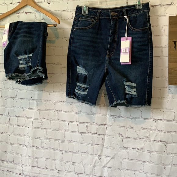 NWT Charlotte Russe High Rise Distressed Cali - Picture 4 of 7